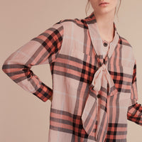 Chemise en coton à motif check avec col lavallière - Apricot