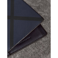 Portefeuille à rabat multidevise en tissu London check - Bright Lapis