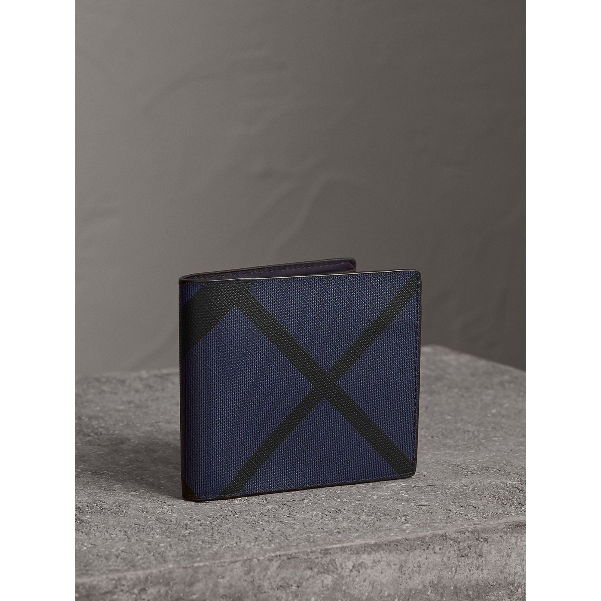 Portefeuille à rabat multidevise en tissu London check - Bright Lapis