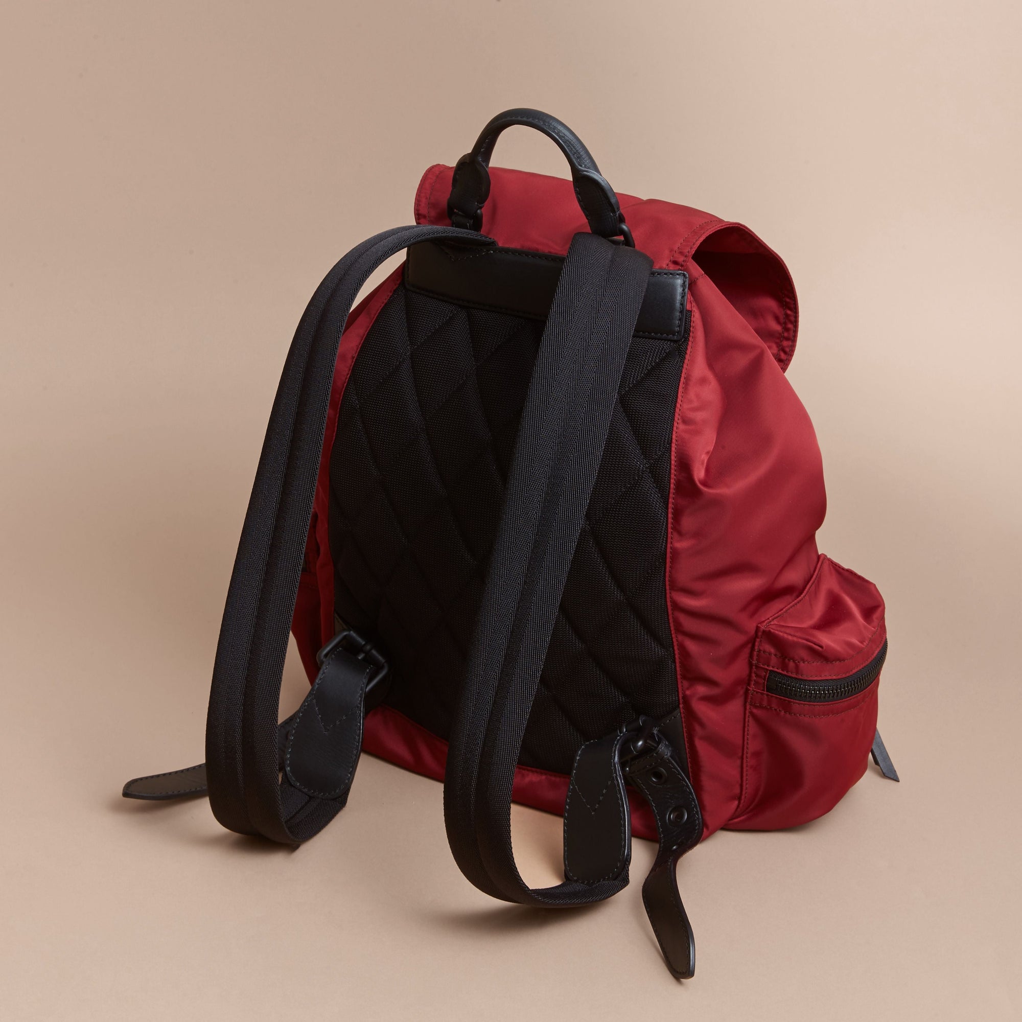 Grand sac The Rucksack en nylon technique et cuir - Antique Red