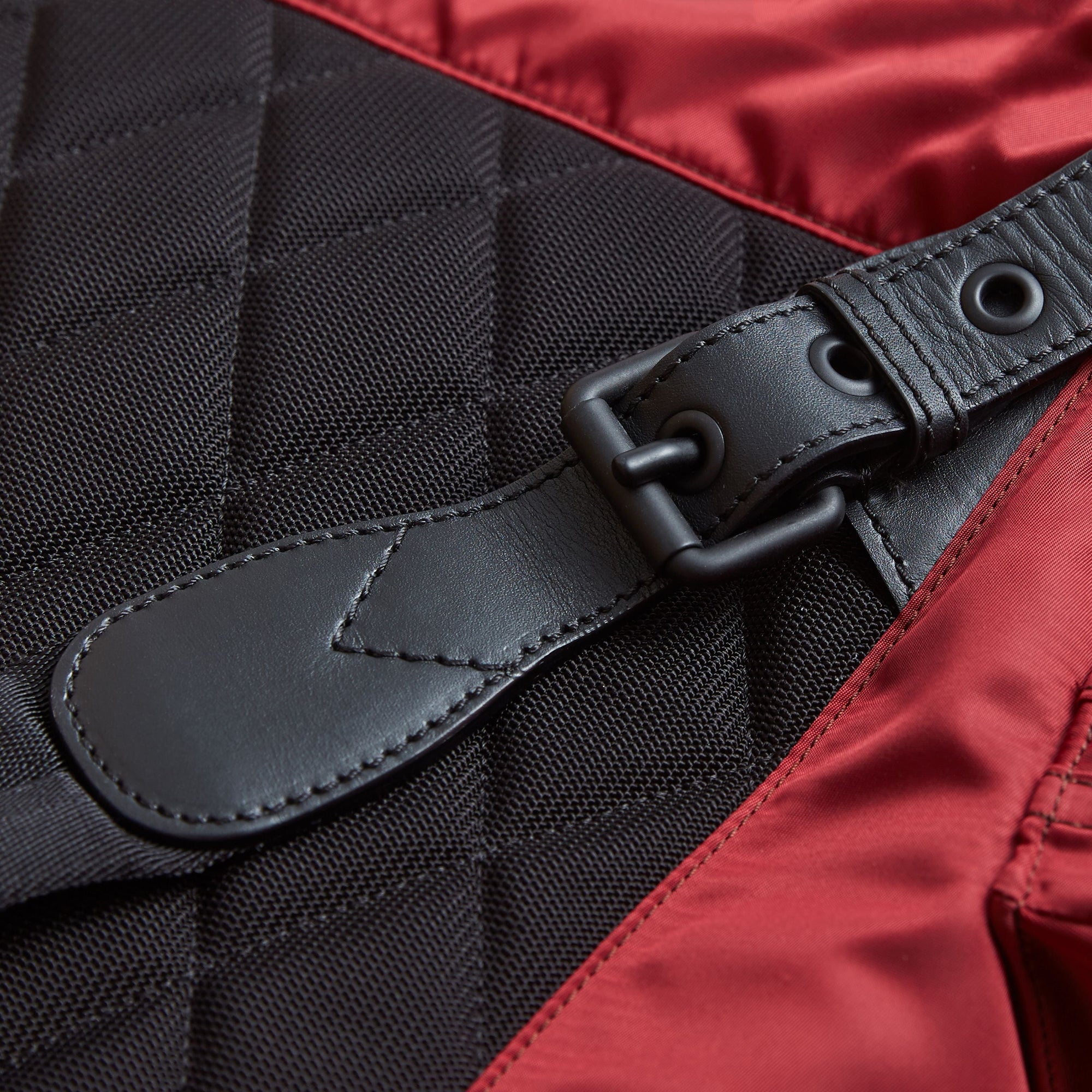 Grand sac The Rucksack en nylon technique et cuir - Antique Red