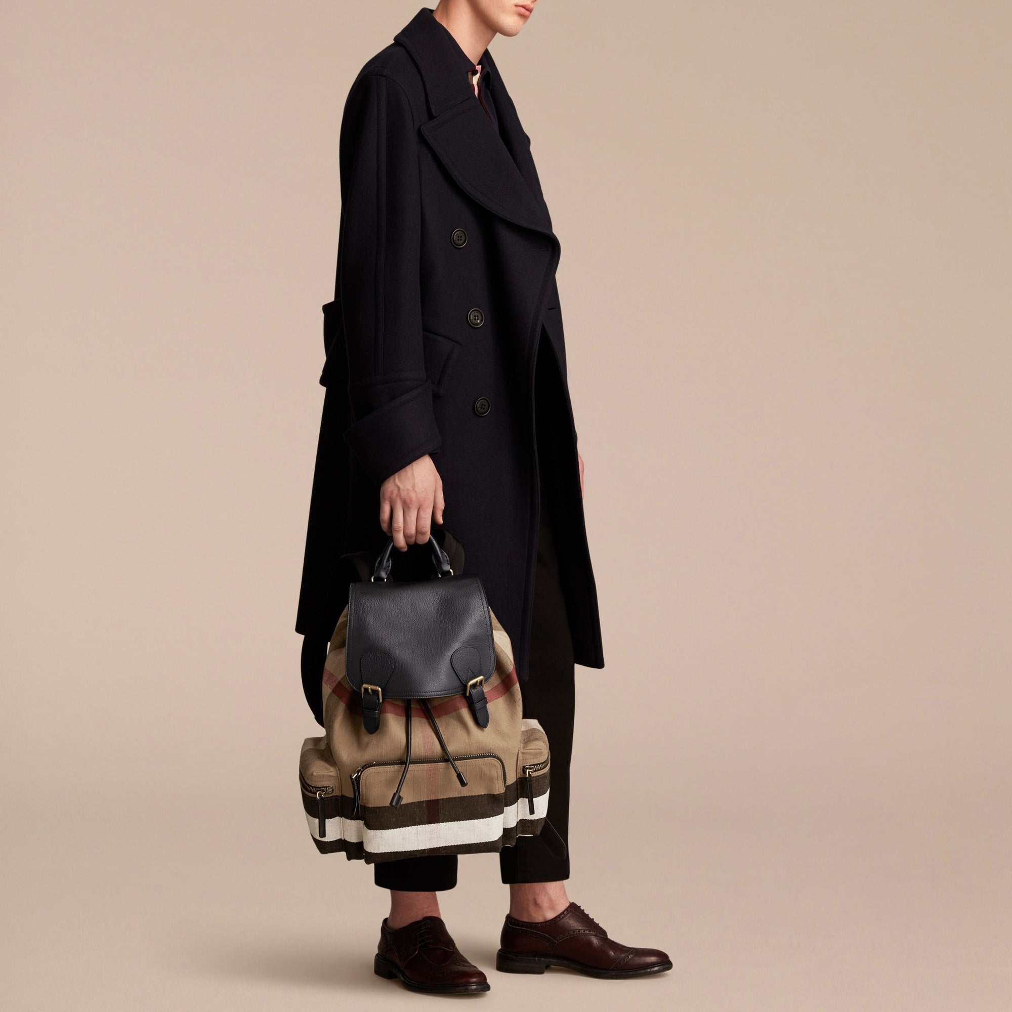Grand sac The Rucksack en toile Canvas check et cuir - Classic Check