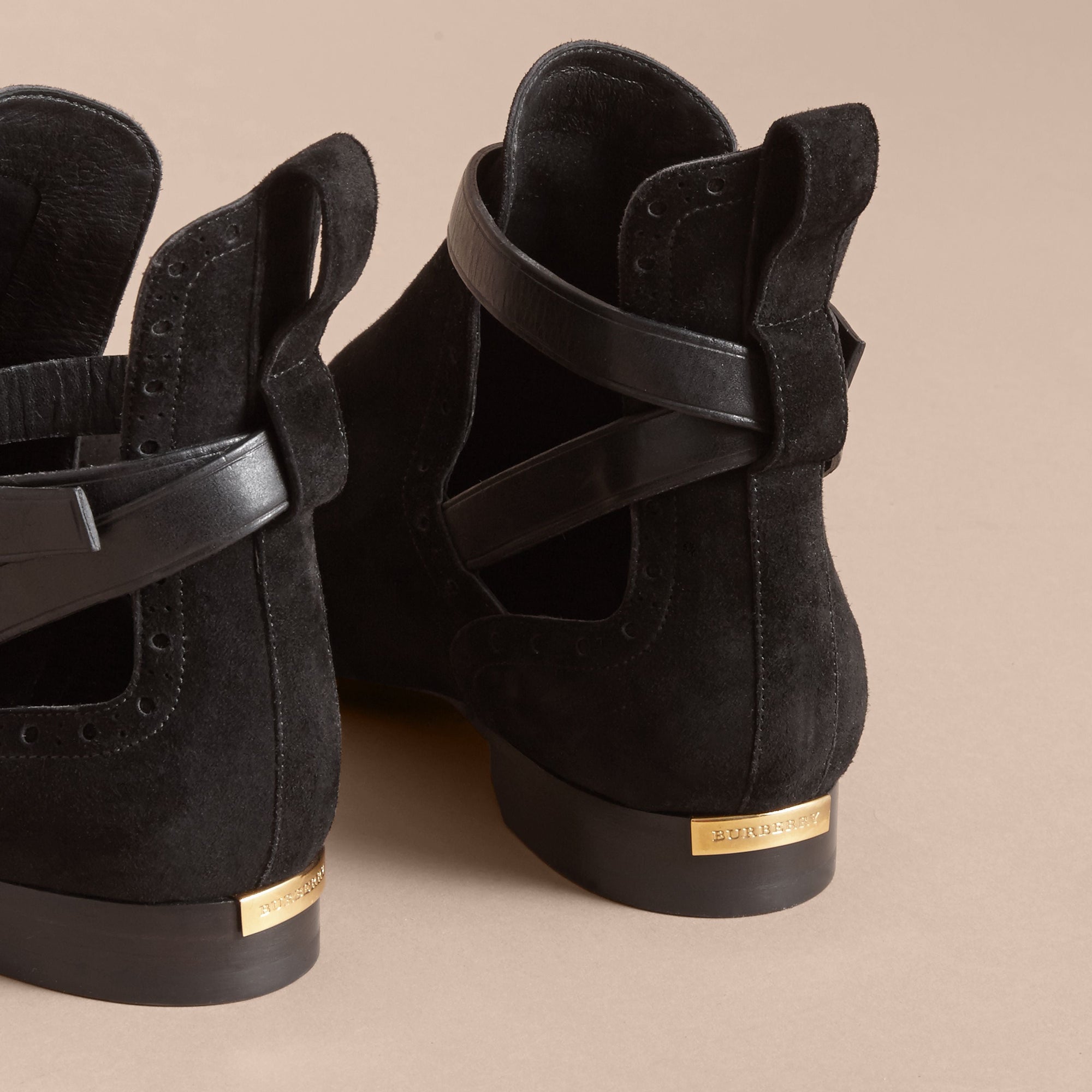 Bottines en cuir velours avec découpes - Black