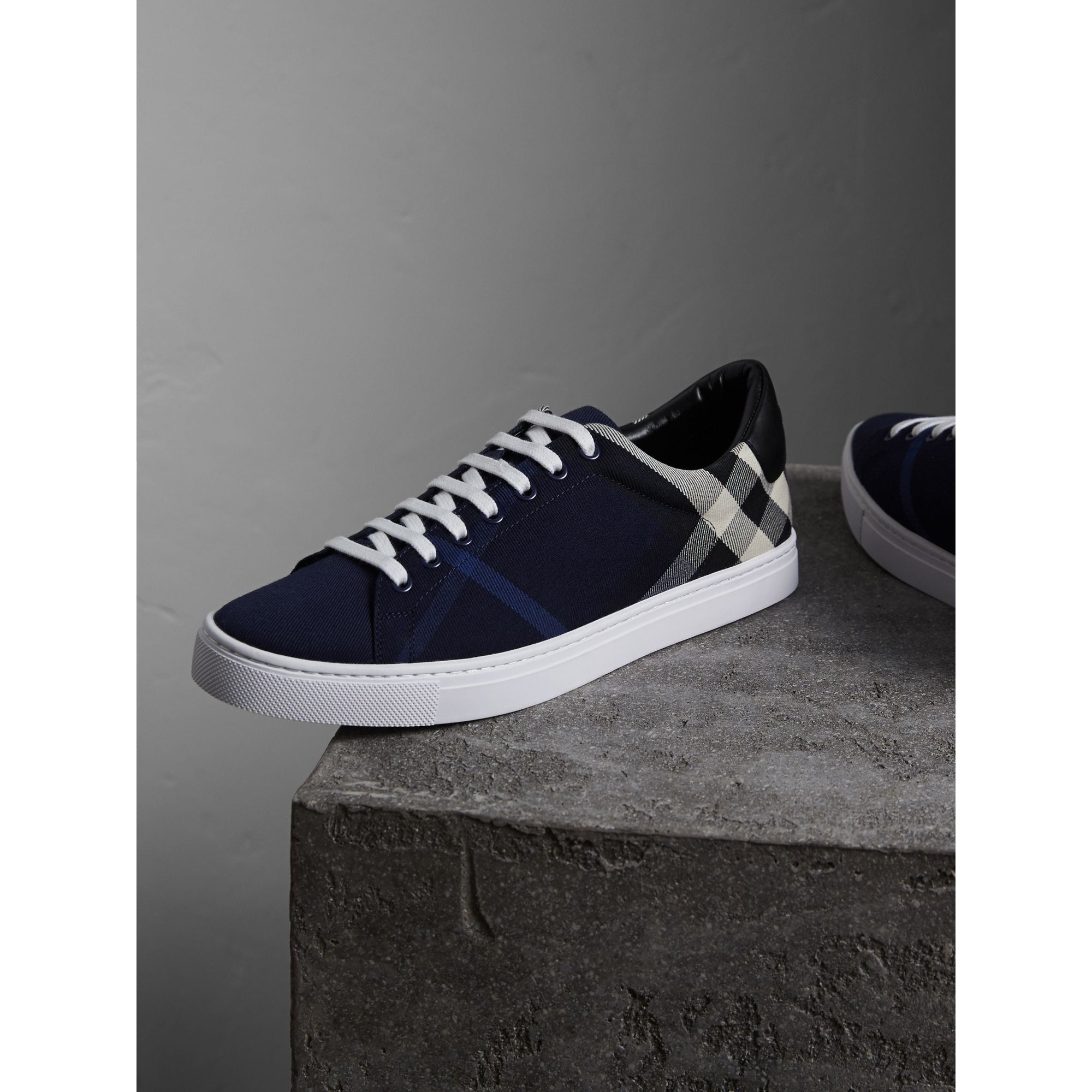 Sneakers en cuir et coton House check surteint - Indigo Blue & Black