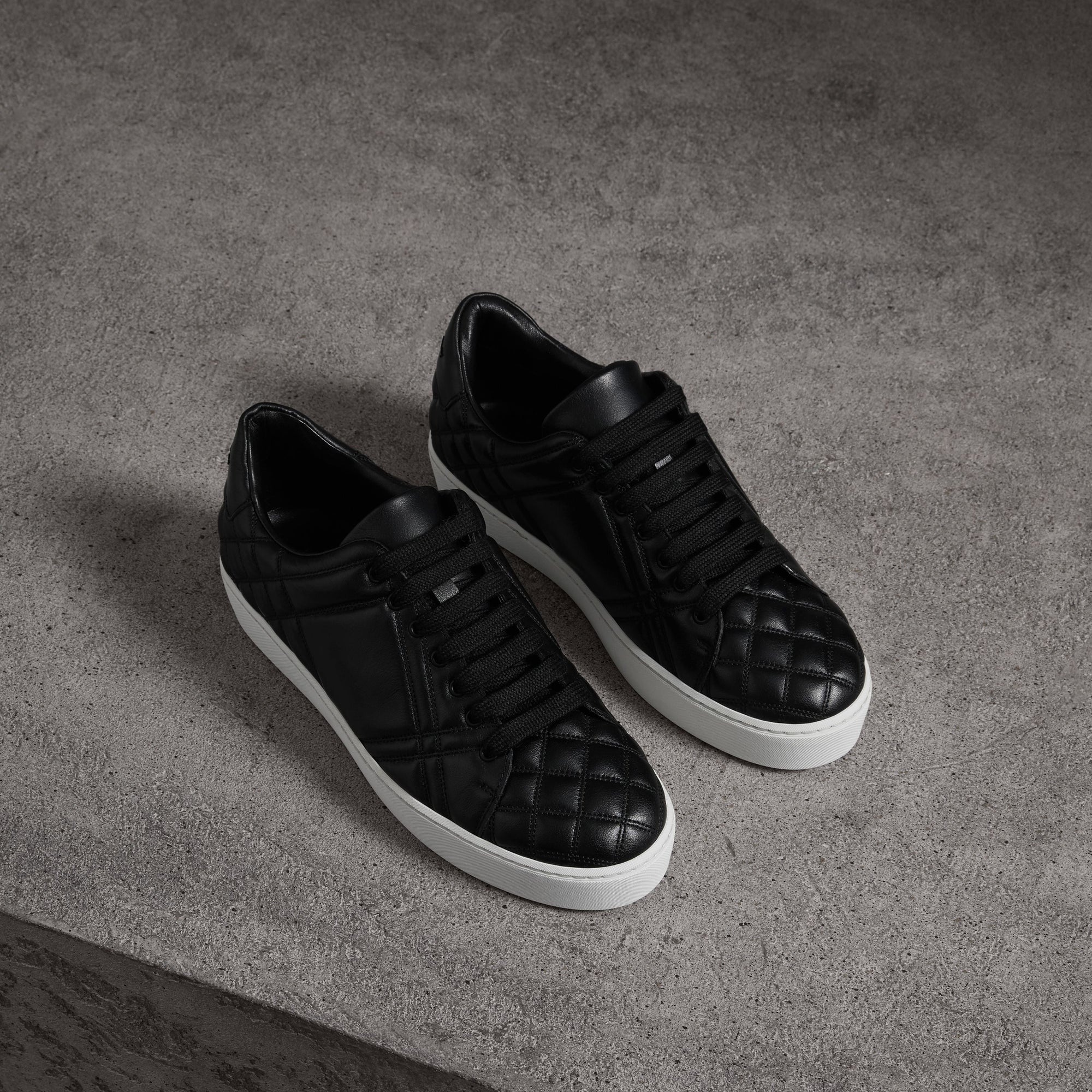 Sneakers en cuir matelassé à motif check - Black