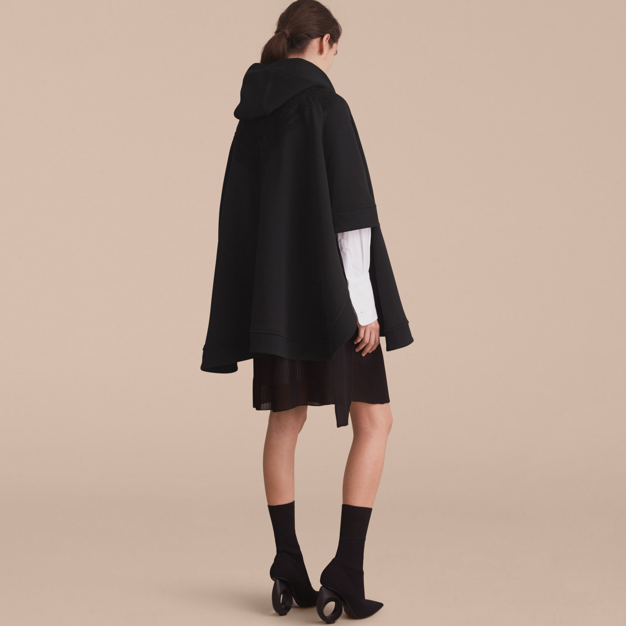 Poncho à capuche en jersey avec appliqués en dentelle - Black