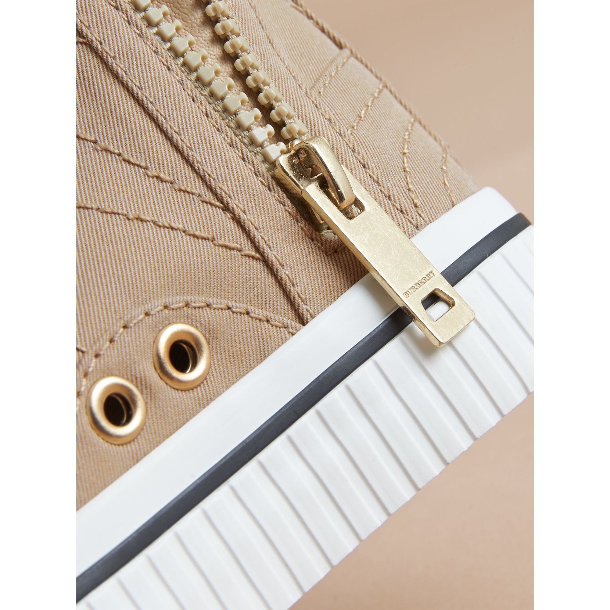 Sneakers montantes en gabardine de coton avec surpiqûres - Honey