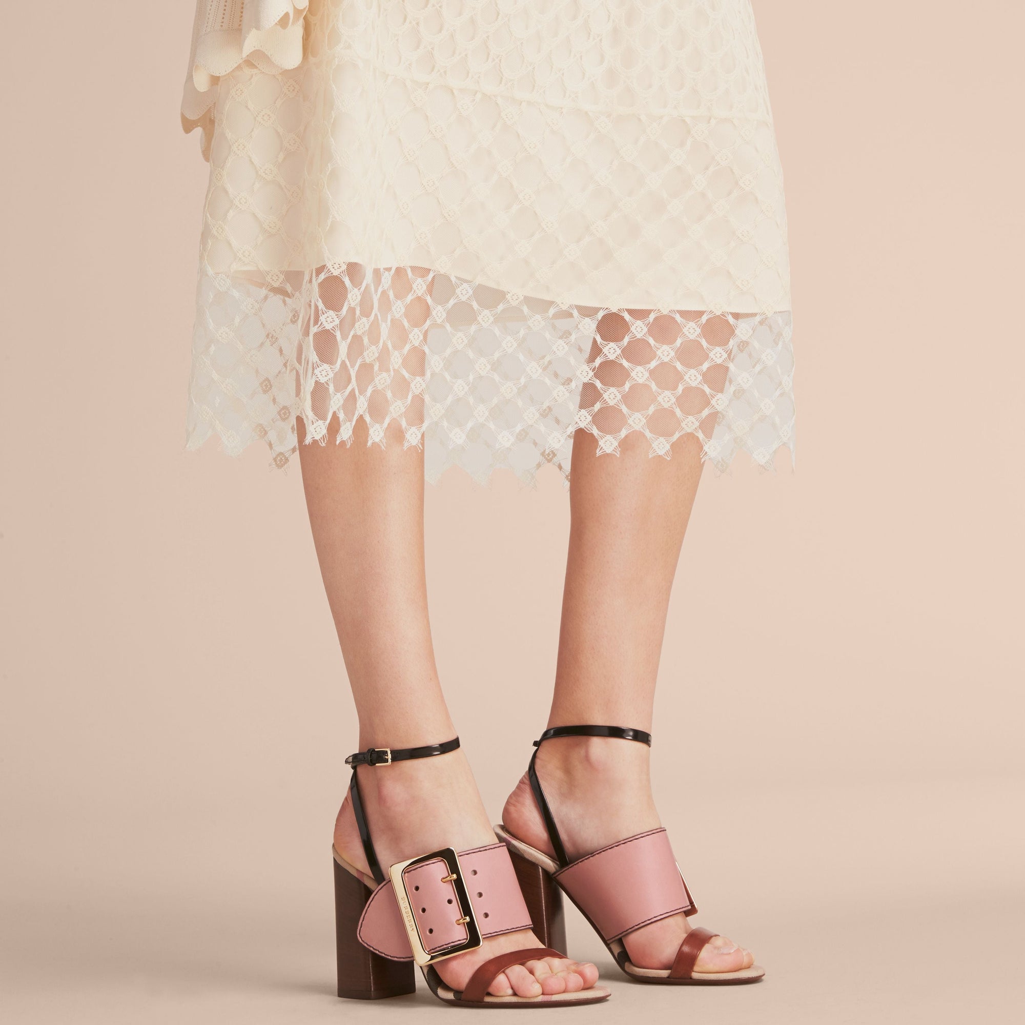 Sandales en cuir color-block avec boucle - Nude Pink