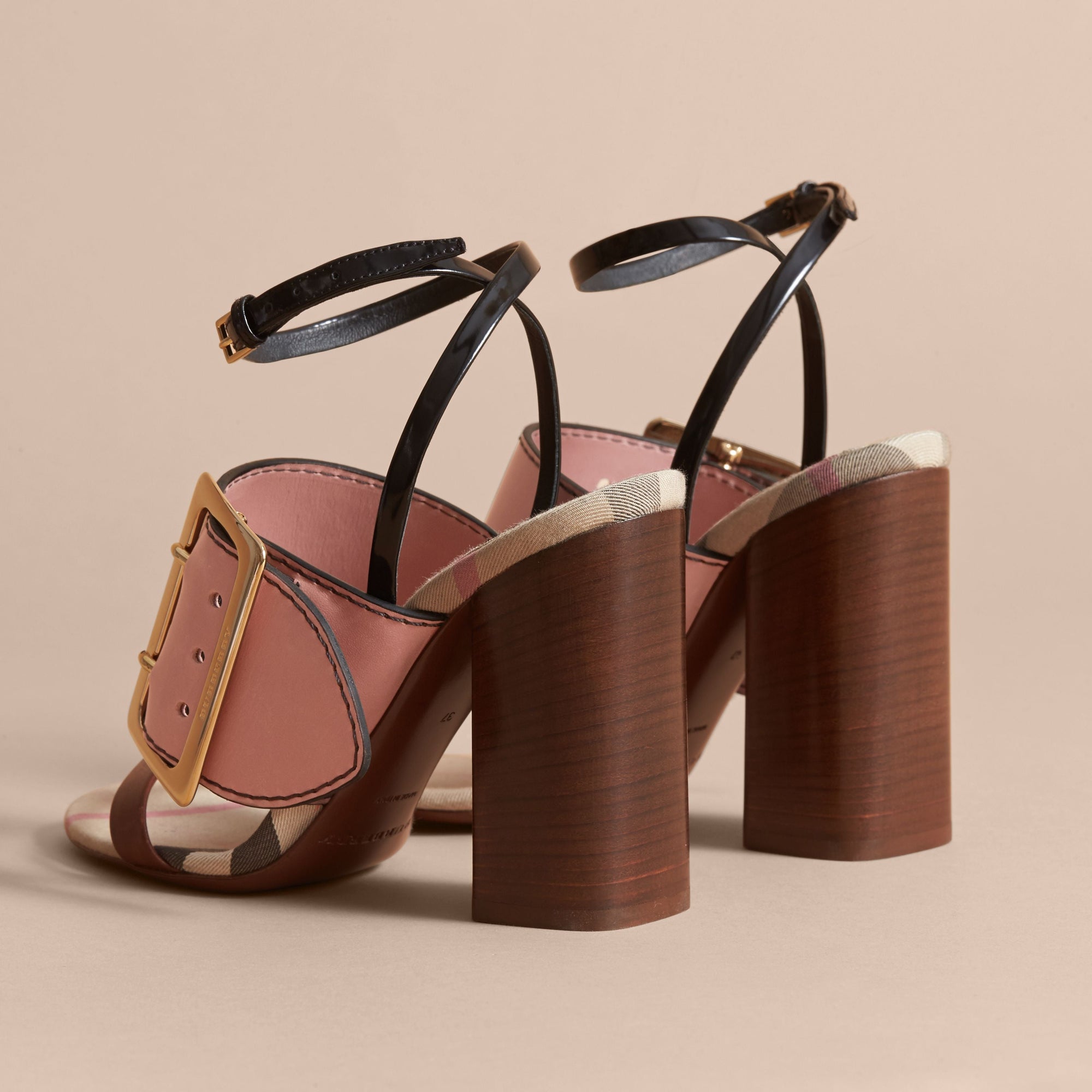 Sandales en cuir color-block avec boucle - Nude Pink