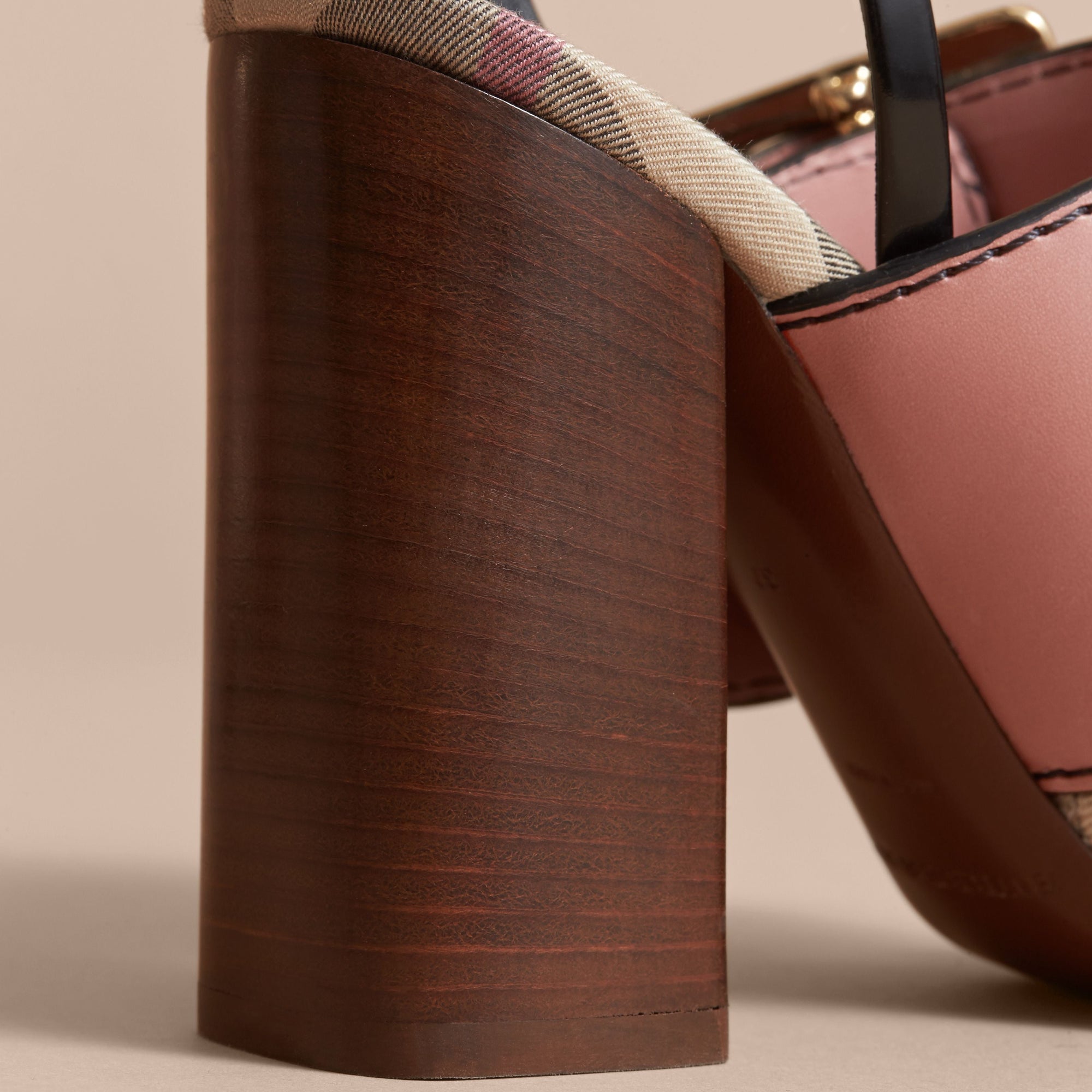 Sandales en cuir color-block avec boucle - Nude Pink