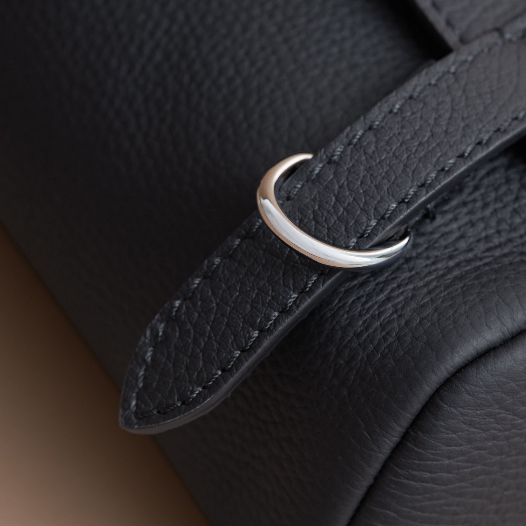 Sac à bandoulière The Bridle en cuir de cerf - Black