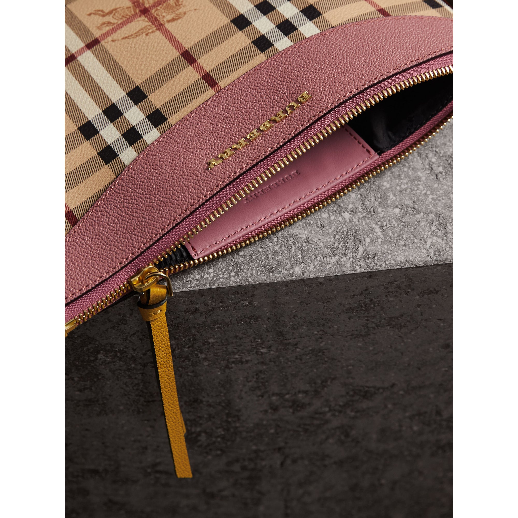 Clutch bicolore en cuir et tissu Haymarket check - Dusty Pink & Multi