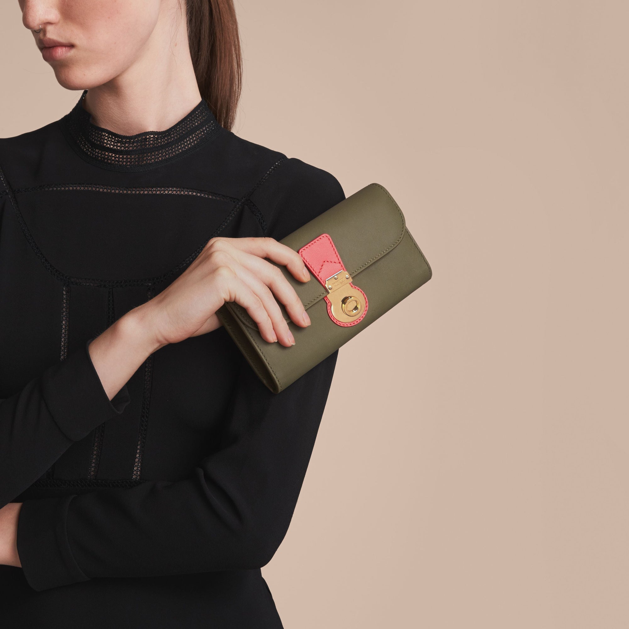 Portefeuille continental en cuir trench bicolore - Green & Pink