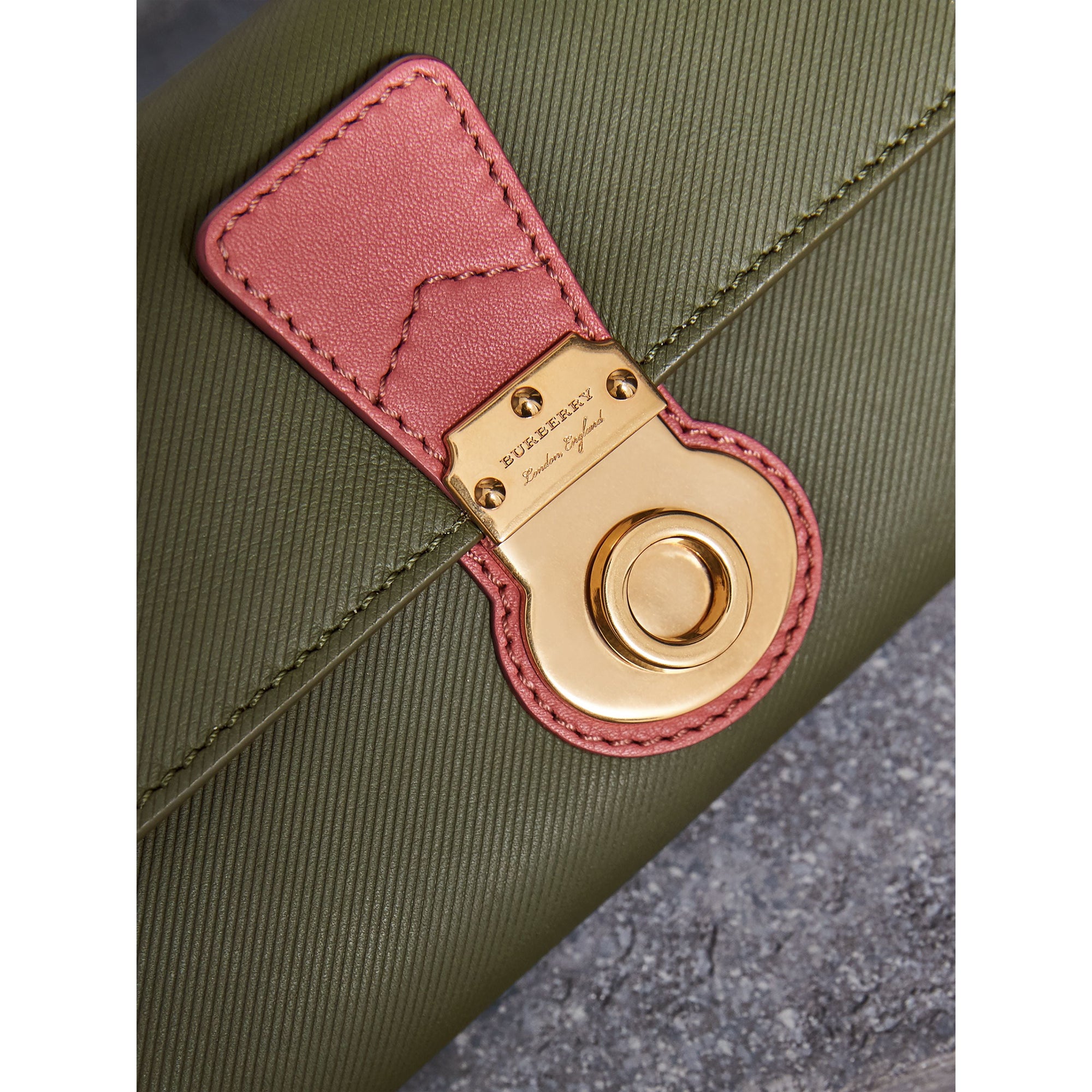 Portefeuille continental en cuir trench bicolore - Green & Pink