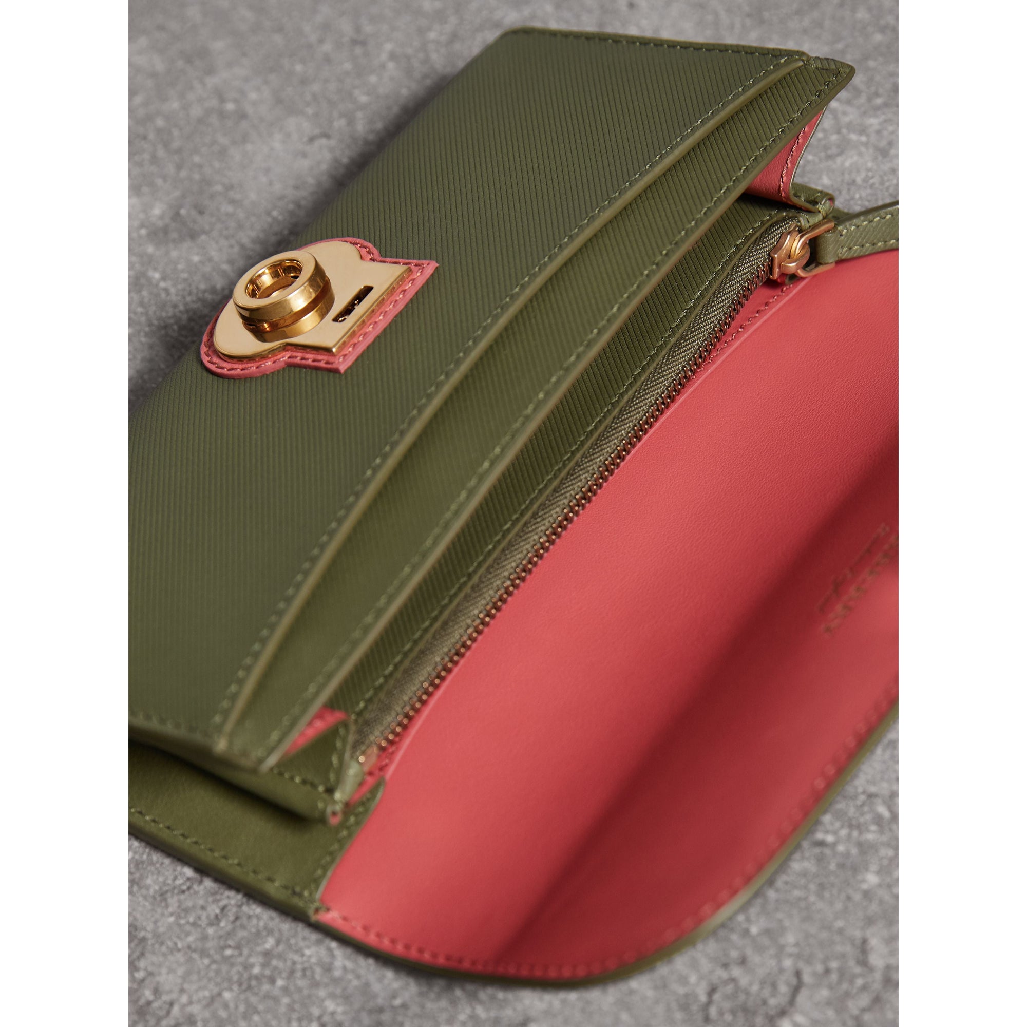 Portefeuille continental en cuir trench bicolore - Green & Pink