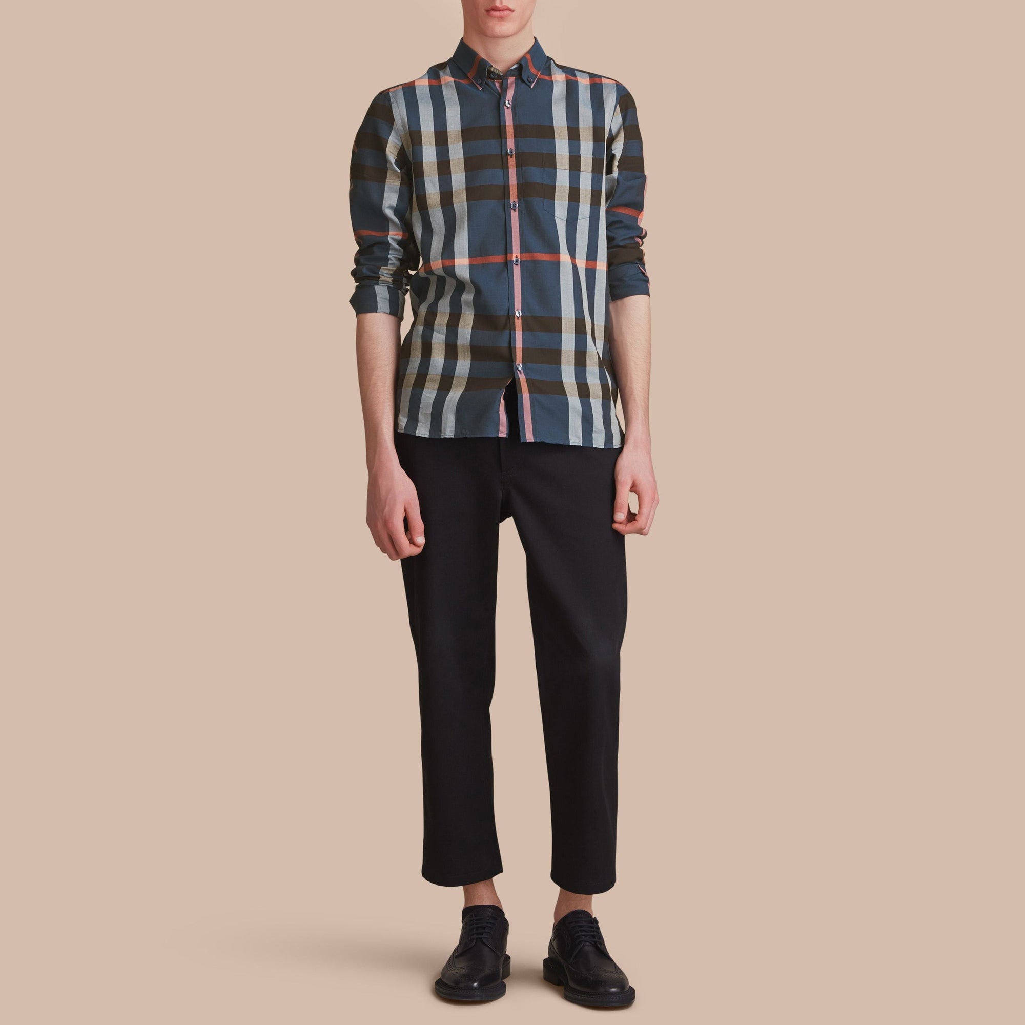 Chemise en popeline de coton à motif check avec col boutonné - Ink Blue