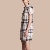 Robe en coton à motif check et imprimé floral avec volants - White