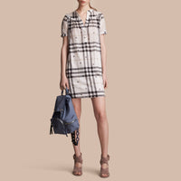 Robe en coton à motif check et imprimé floral avec volants - White