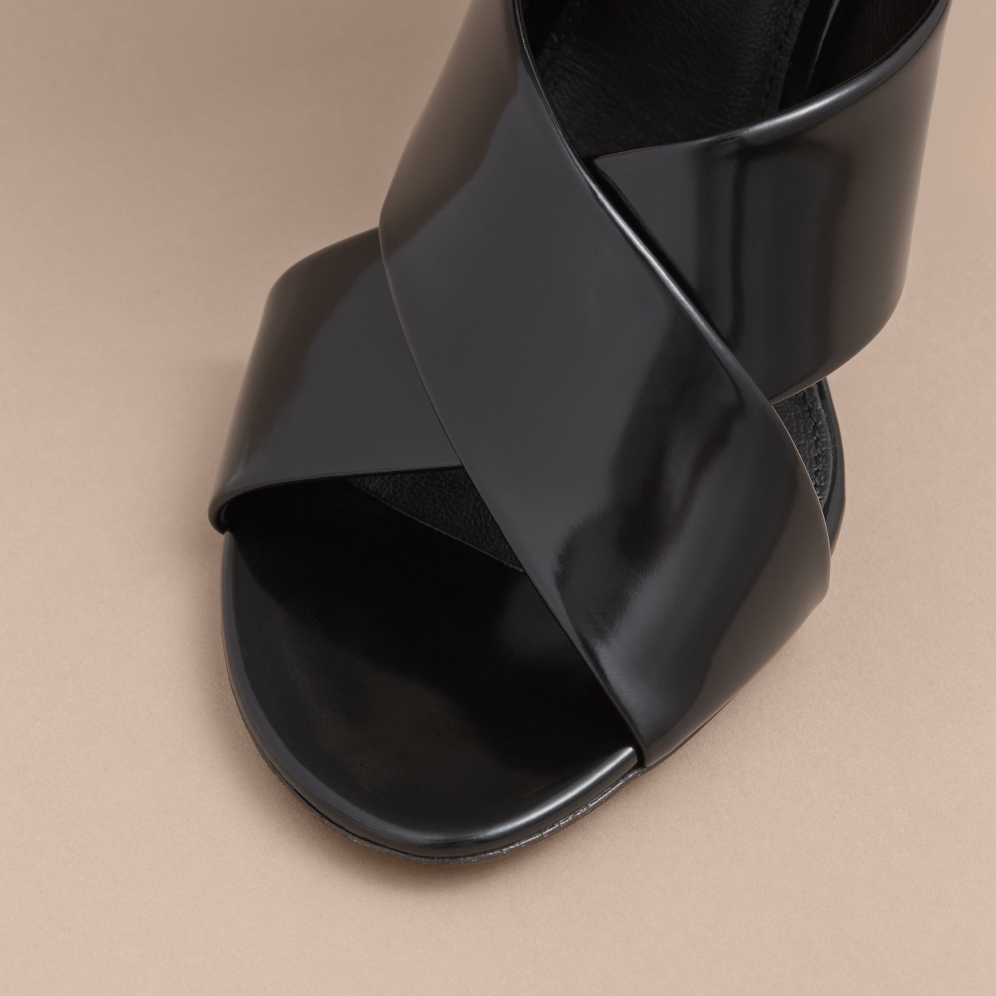 Sandales en cuir verni avec boucle - Black