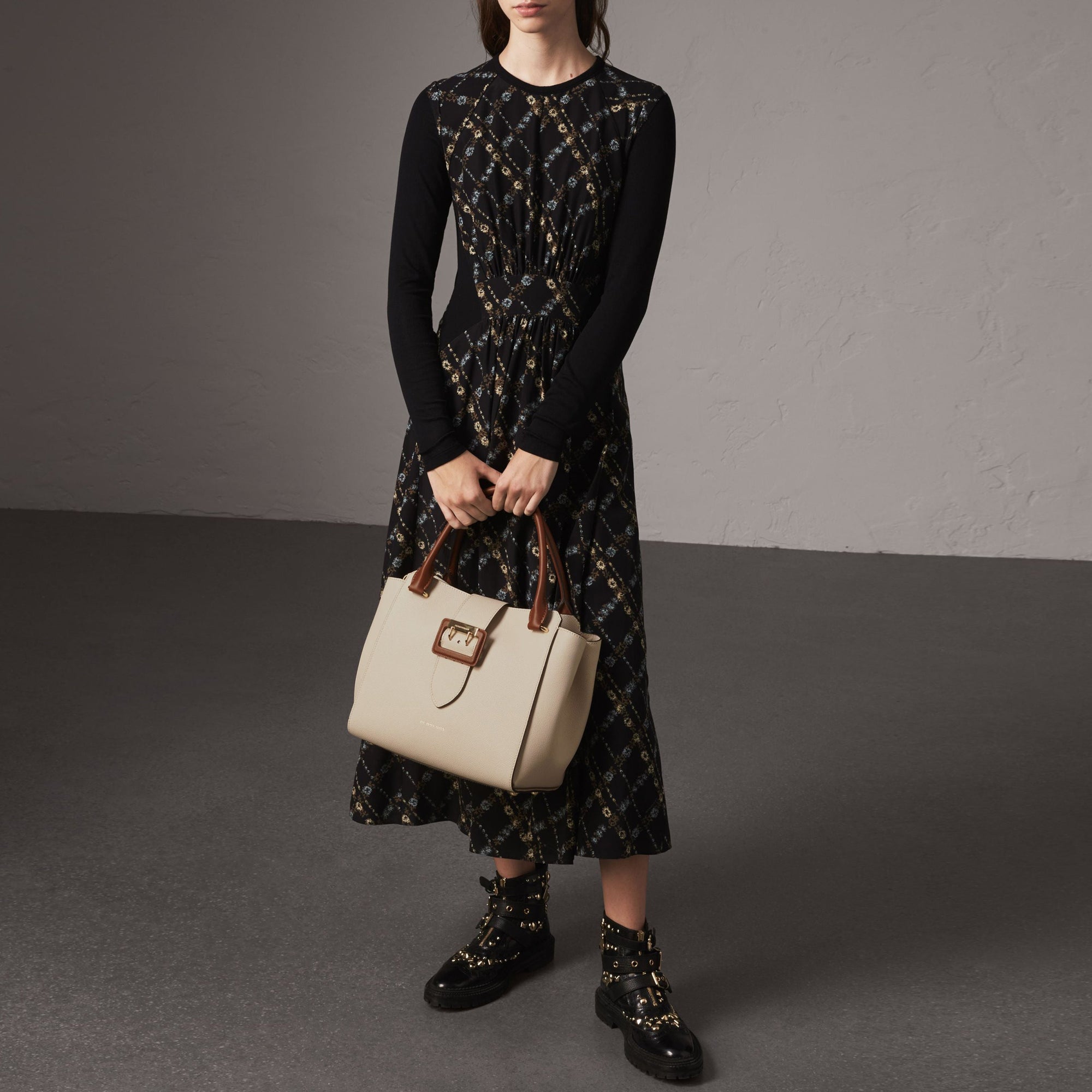 Sac tote The Buckle moyen en cuir grainé bicolore - Limestone