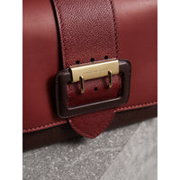 Sac à bandoulière The Buckle en cuir color-block - Antique Red