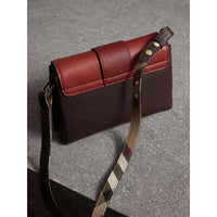 Sac à bandoulière The Buckle en cuir color-block - Antique Red