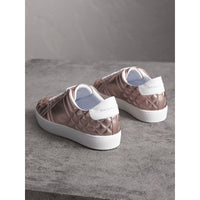 Sneakers en cuir avec matelassage à motif check métallisé - Metallic Nude