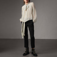 Chemisier en crépon de soie avec imprimé à petits pois & ruban à nouer - Natural White & Navy