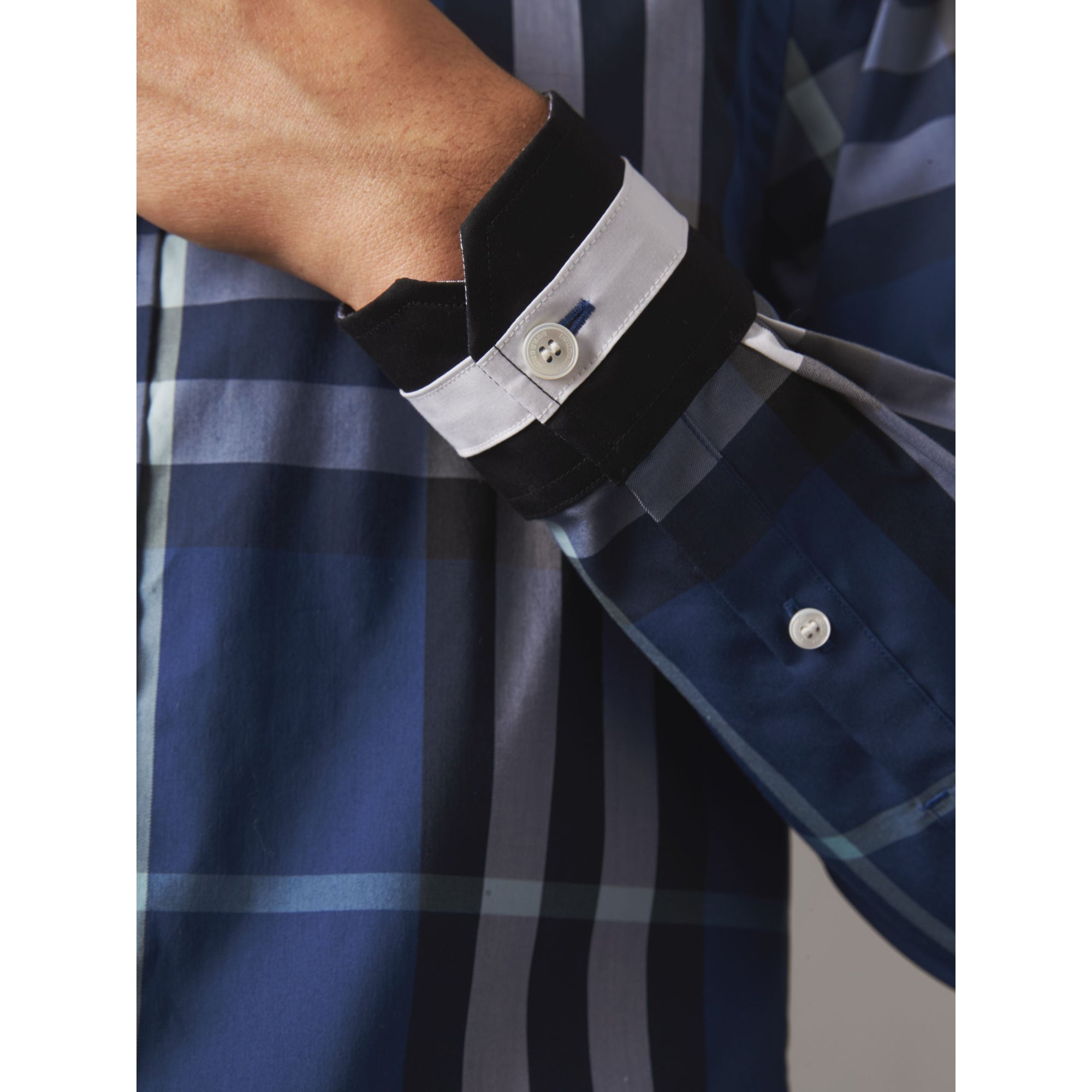 Chemise en coton mélangé à motif check avec revers à rayures - Cobalt Blue