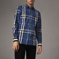 Chemise en coton mélangé à motif check avec revers à rayures - Cobalt Blue