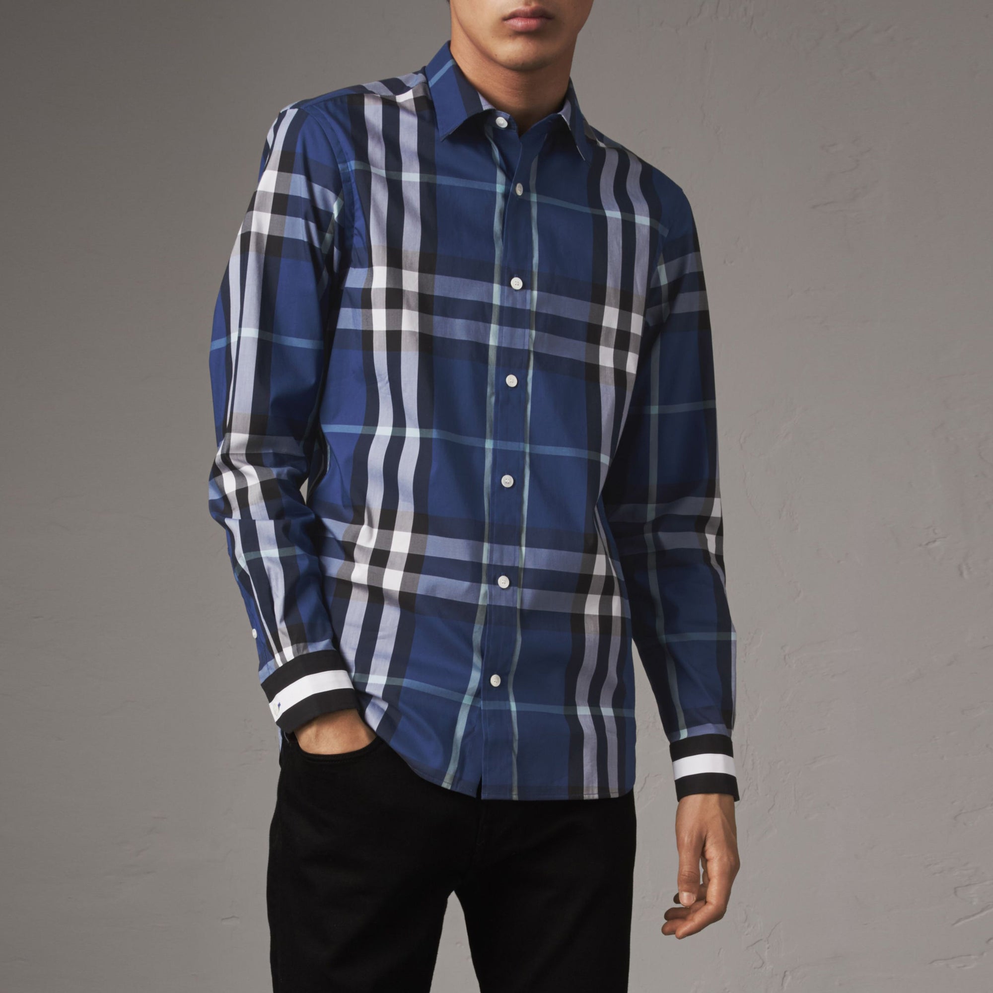 Chemise en coton mélangé à motif check avec revers à rayures - Cobalt Blue