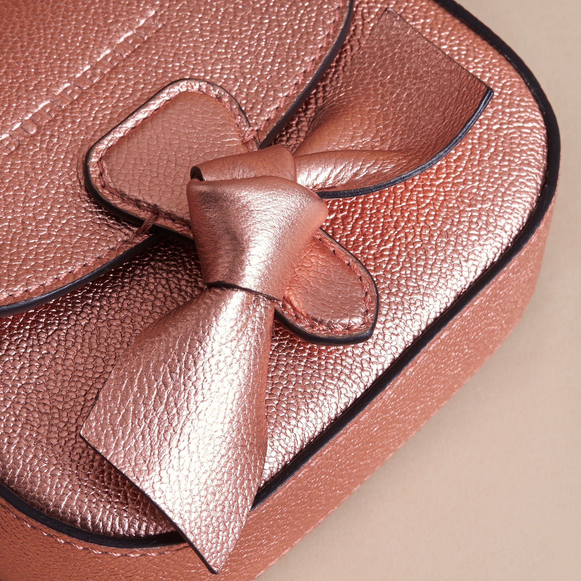 Sac à bandoulière en cuir métallisé - Copper Pink