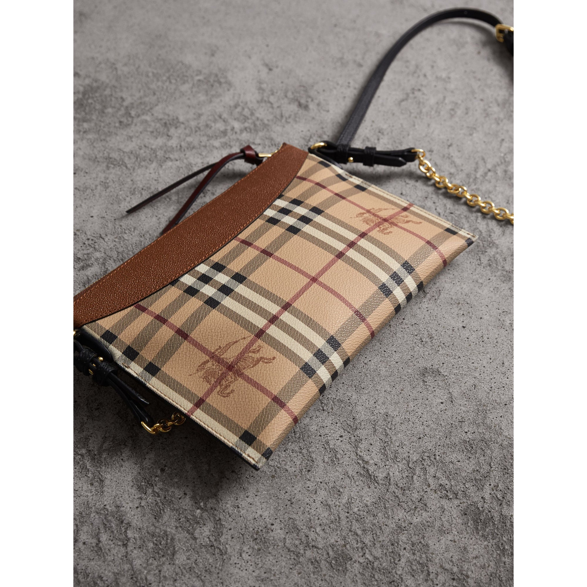 Clutch bicolore en cuir et tissu Haymarket check - Bright Toffee & Multi