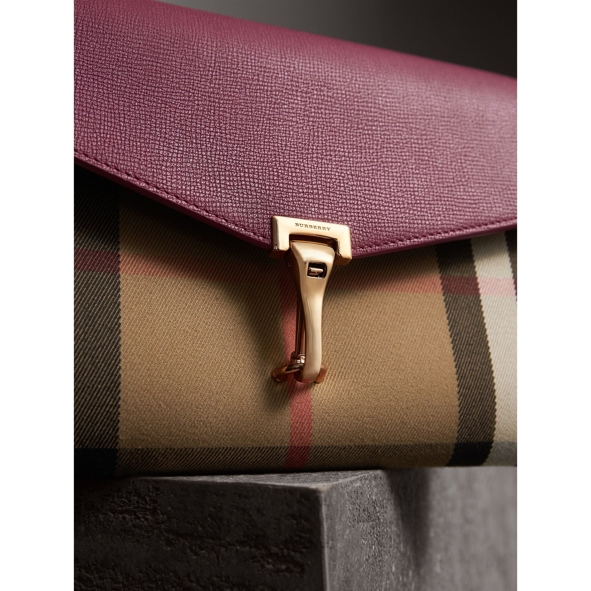 Petit sac à bandoulière en cuir et coton House check - Berry Pink