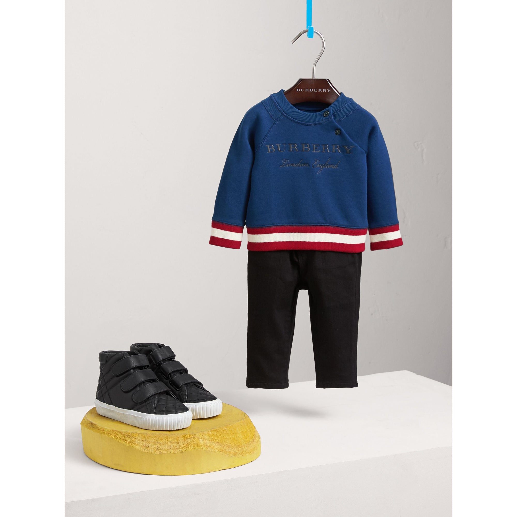 Sweat-shirt en coton brodé avec rayures contrastantes - Canvas Blue
