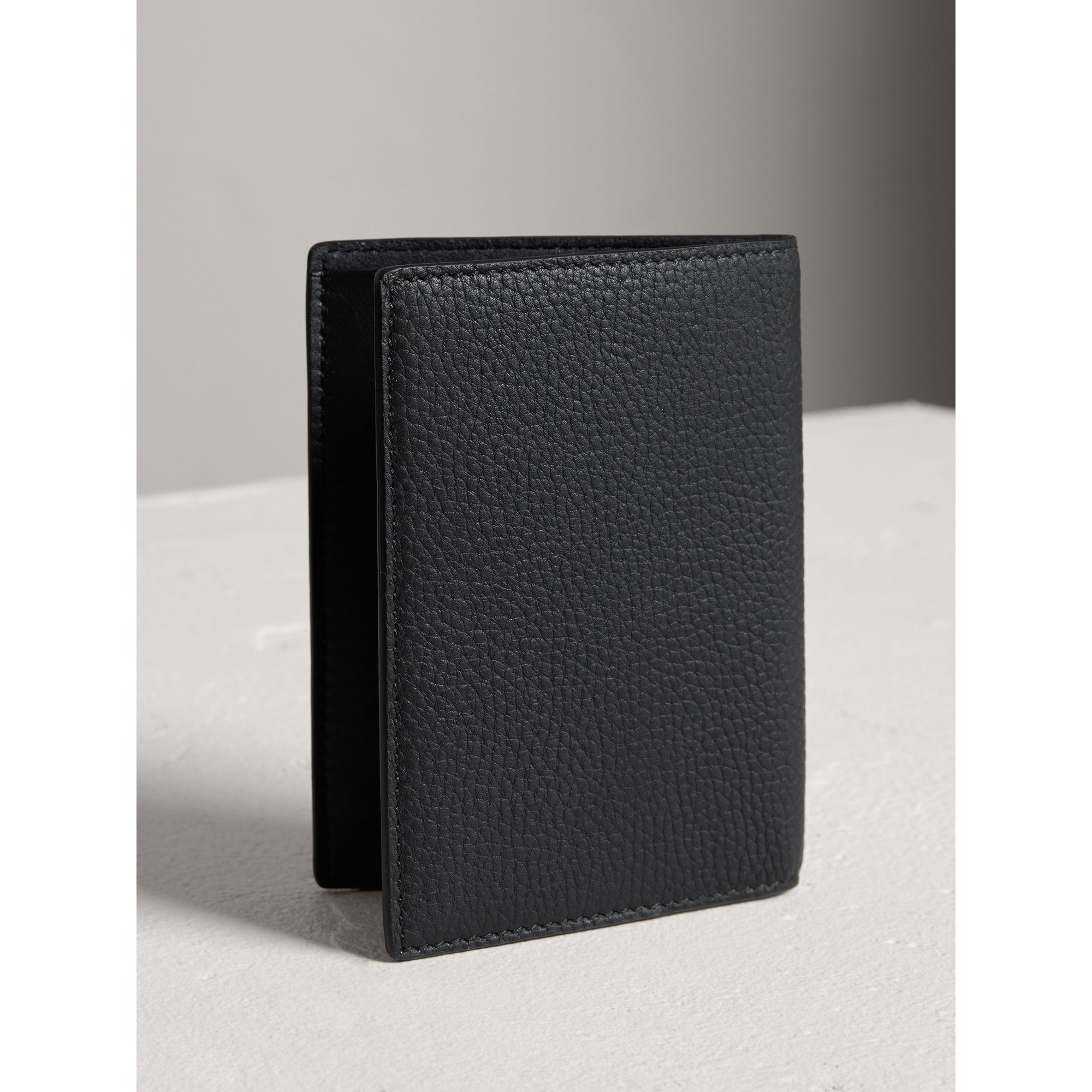 Étui pour passeport en cuir estampé - Black