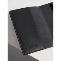Étui pour passeport en cuir estampé - Black