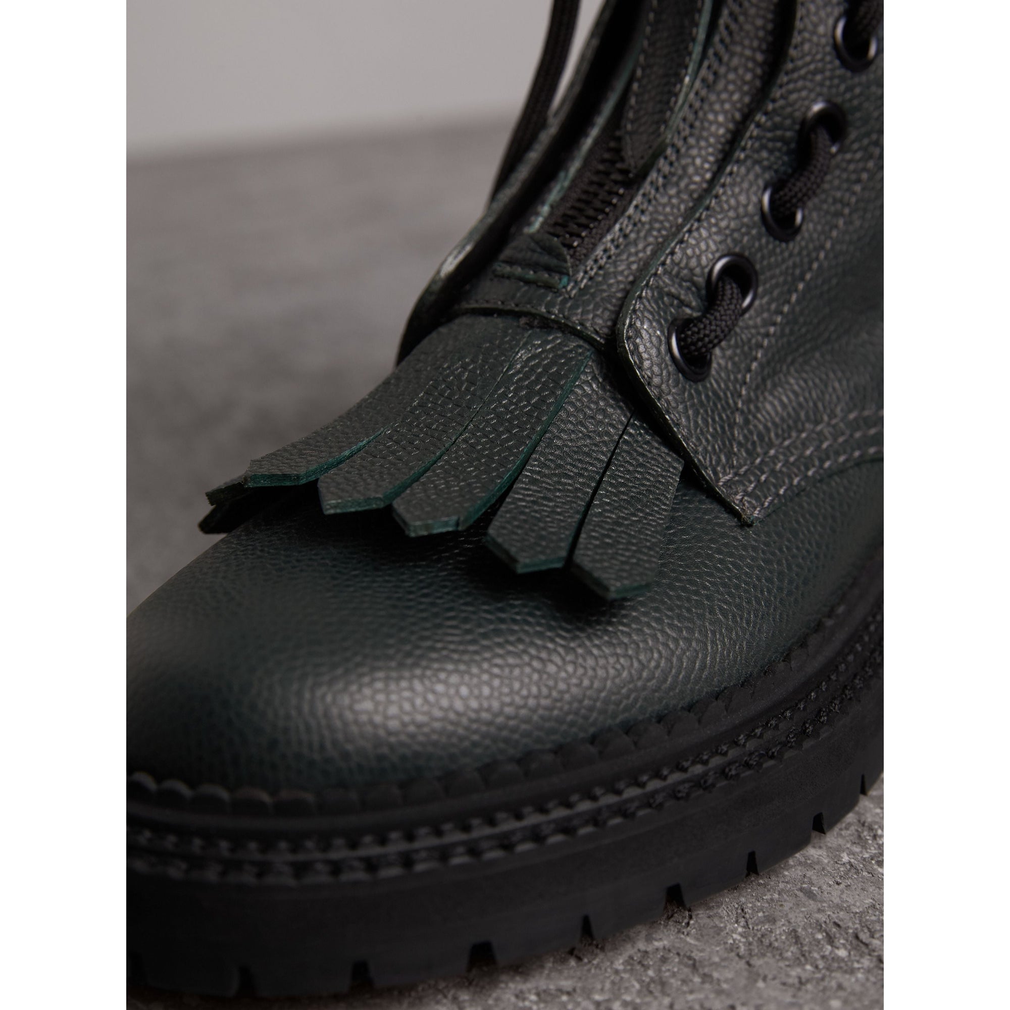 Bottes de style militaire en cuir grainé à franges - Deep Viridian Green