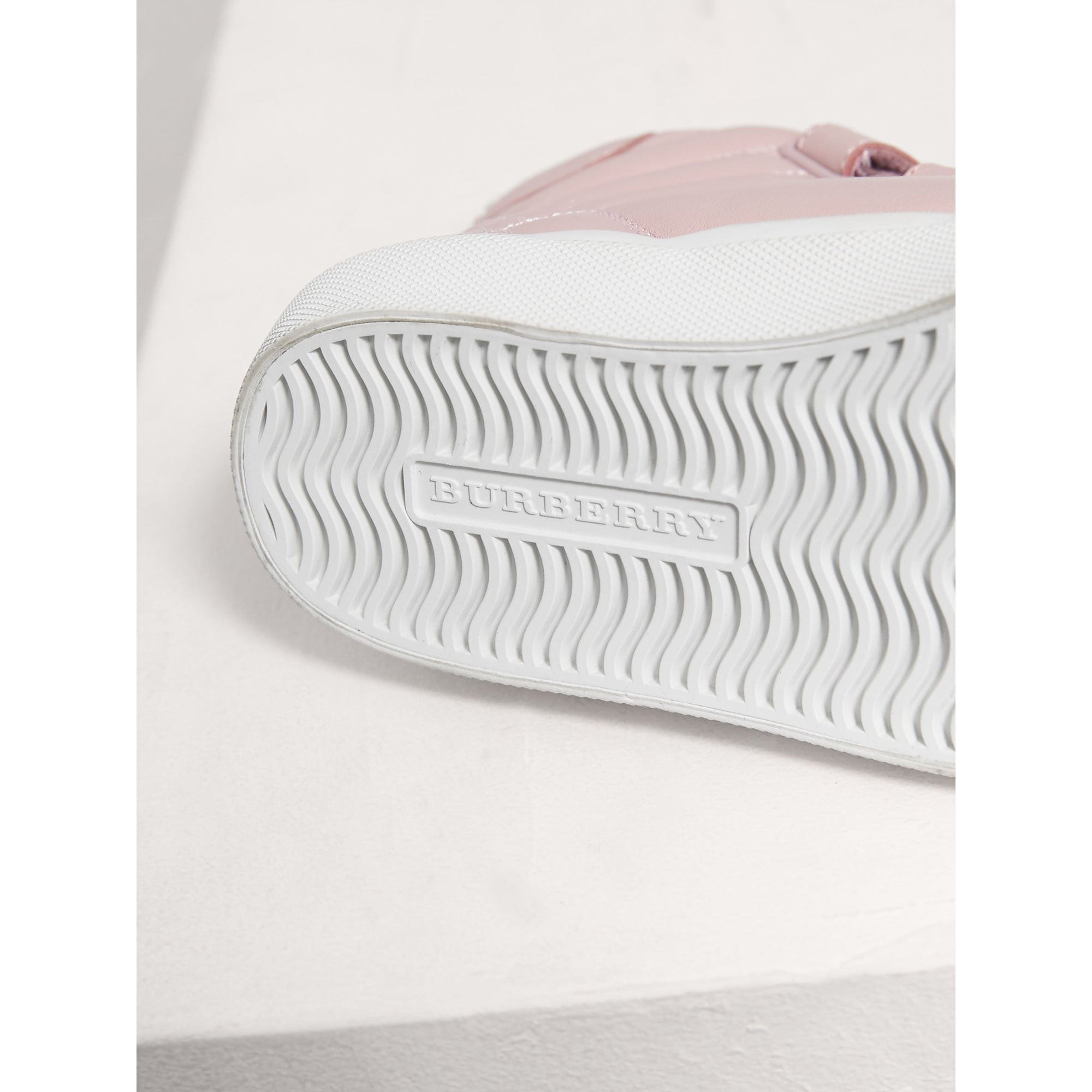 Sneakers montantes en cuir avec matelassage à motif check - Light Pink Melange