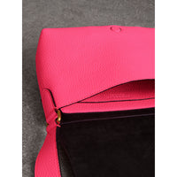 Petit sac Messenger en cuir néon estampé - Neon Pink