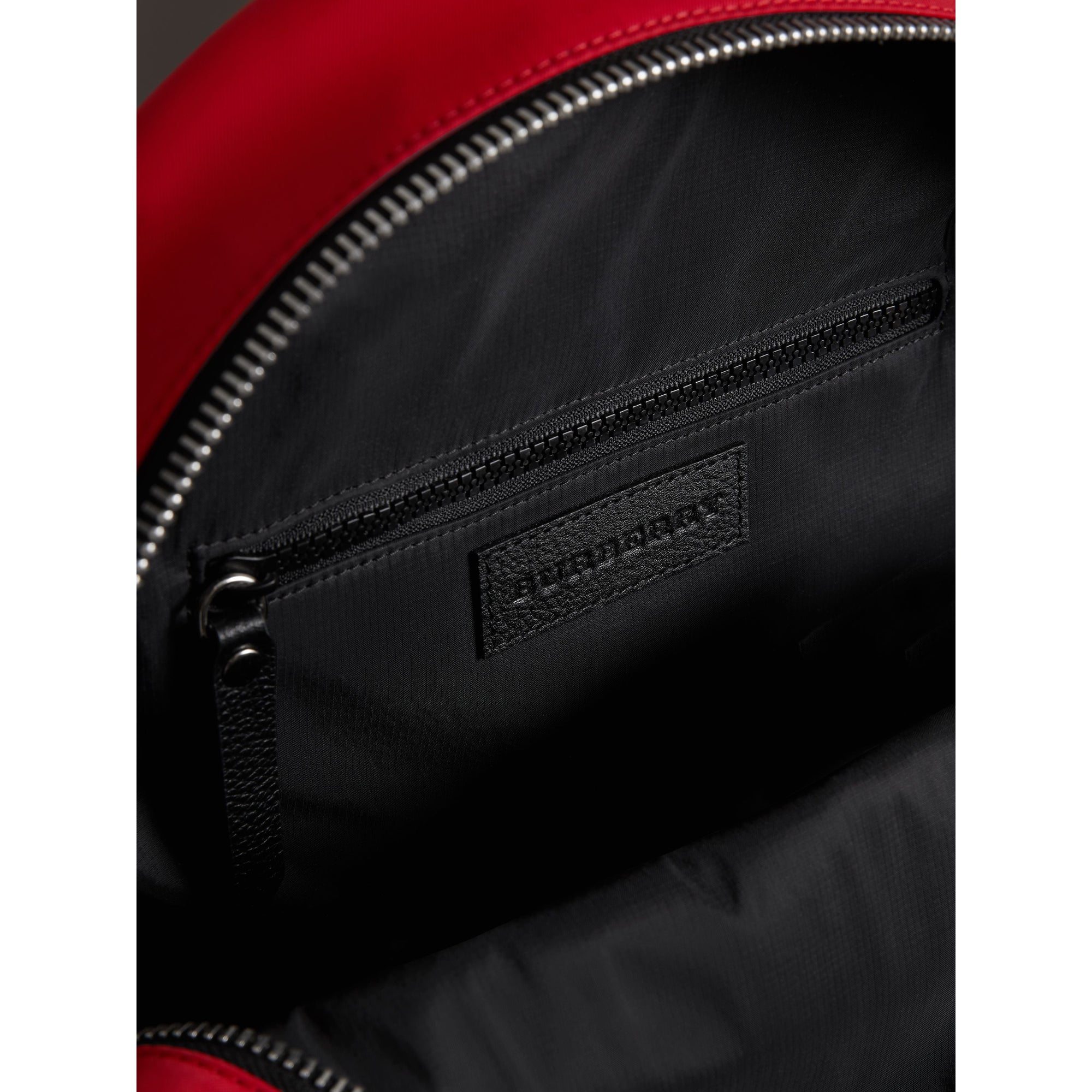 Sac à dos en nylon avec appliqués - Military Red