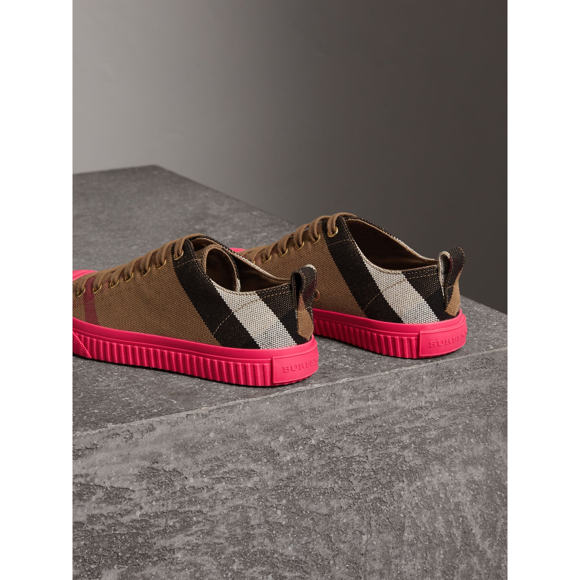Sneakers en cuir et tissu Canvas check - Classic Check