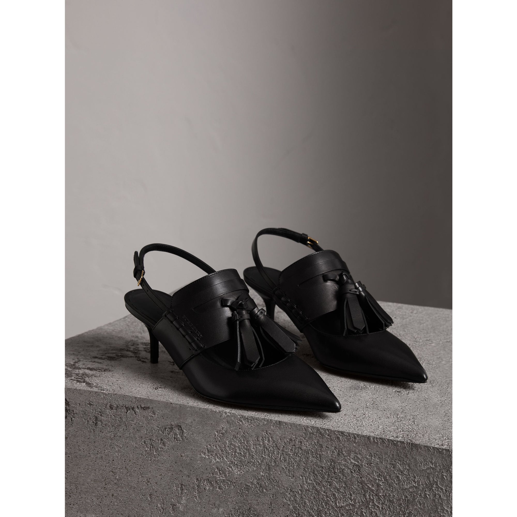 Sandales en cuir avec pampilles à talon kitten-heel - Black
