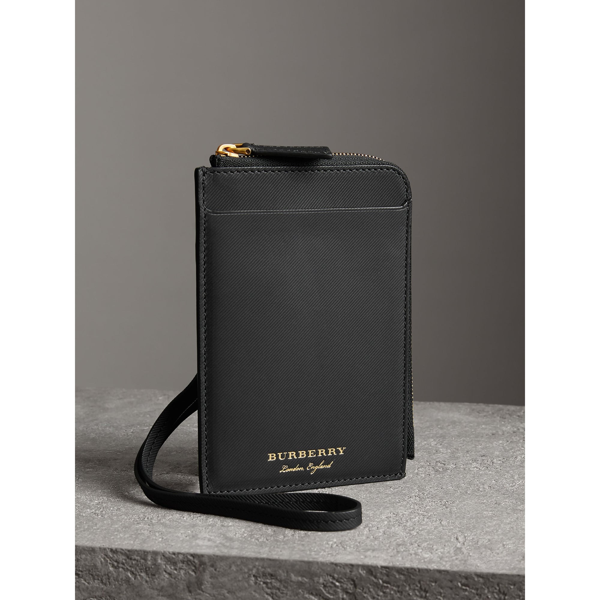 Étui pour passeport zippé en cuir trench - Black