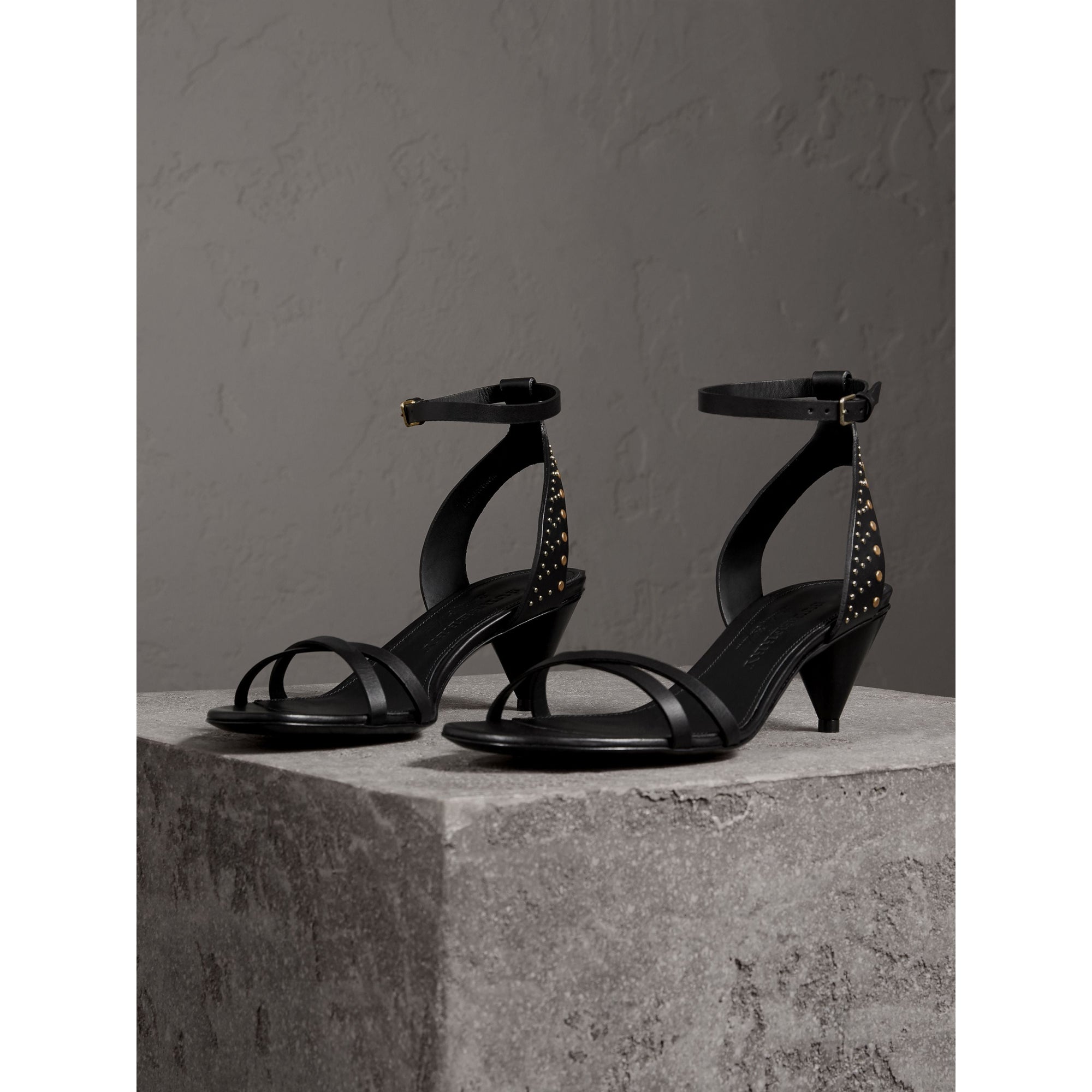 Sandales à talons coniques en cuir riveté - Black