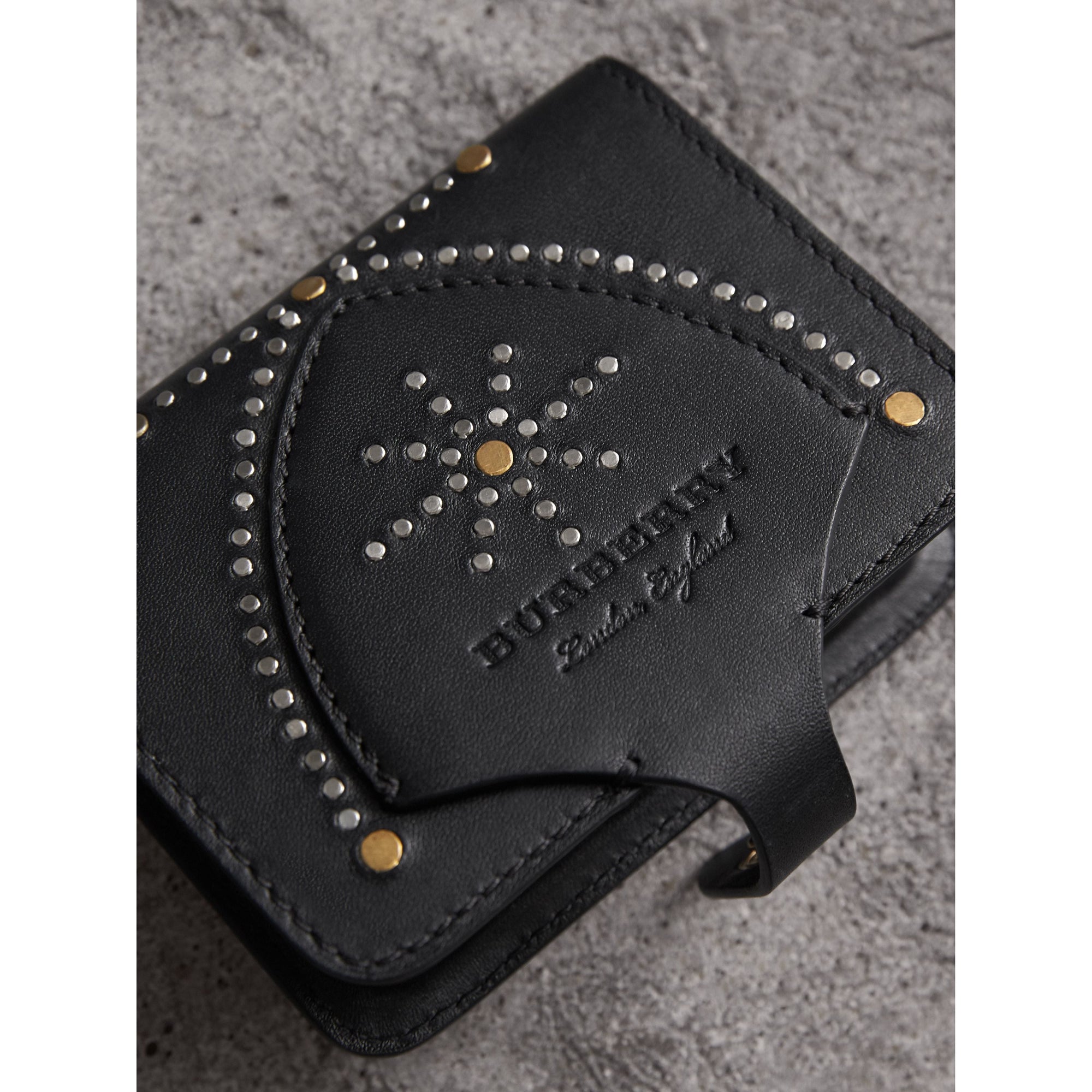Porte-cartes en cuir à rivets avec bouclier du Cavalier - Black