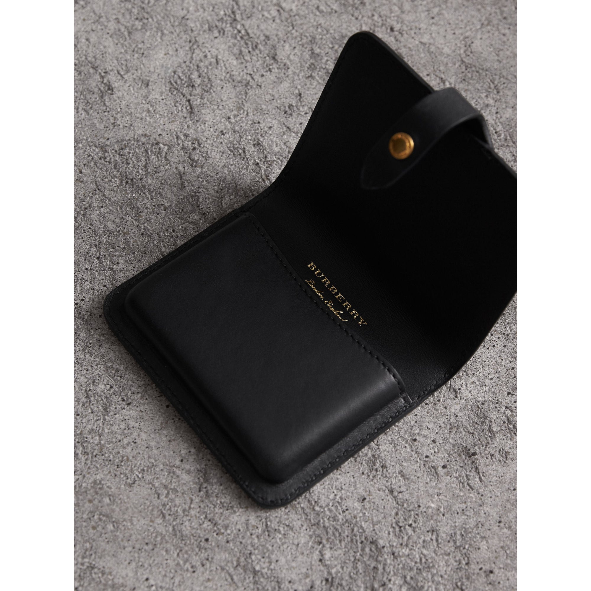 Porte-cartes en cuir à rivets avec bouclier du Cavalier - Black