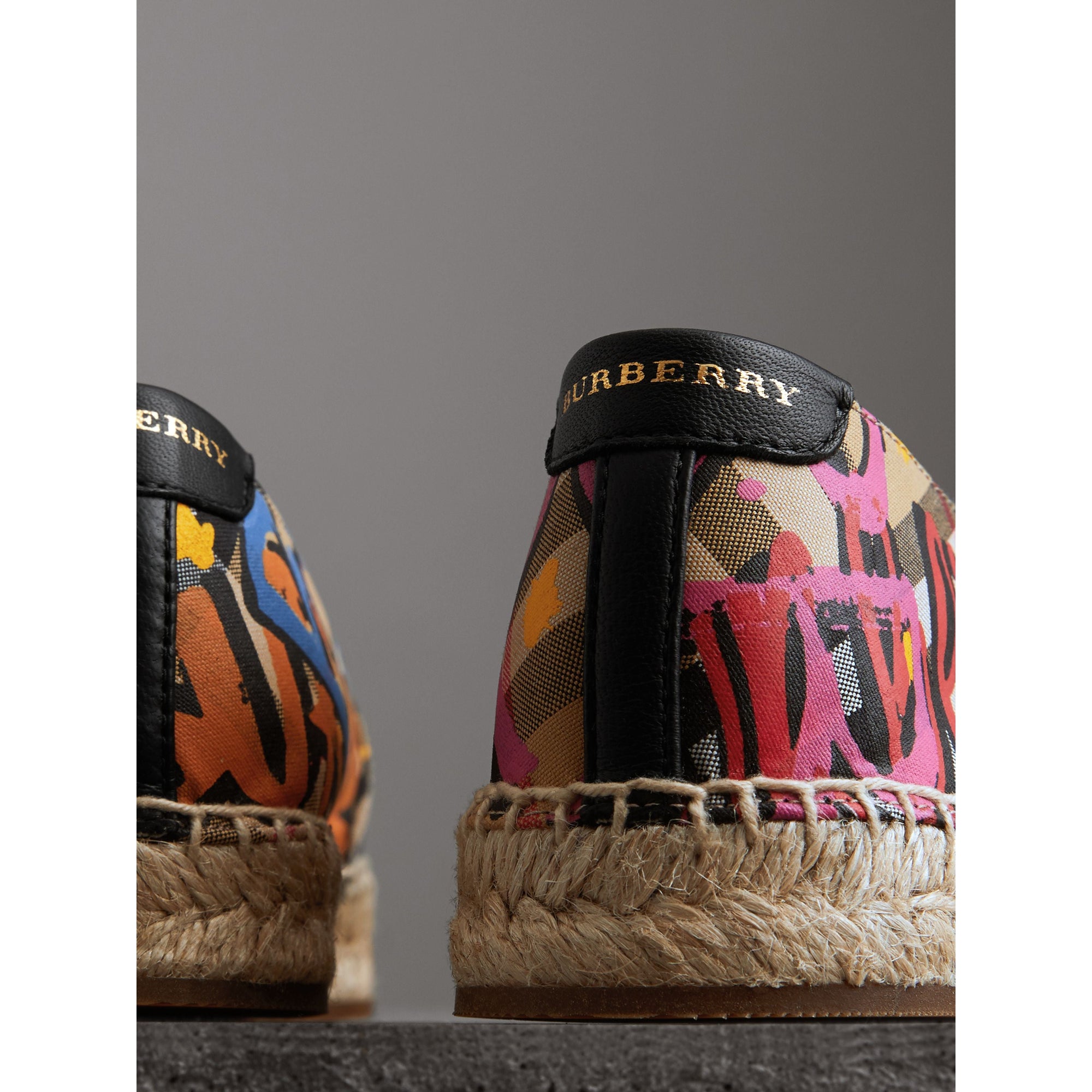 Espadrilles à motif Vintage check et imprimé graffiti - Antique Yellow