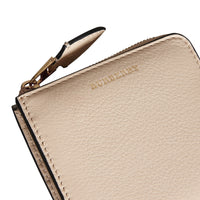 Portefeuille carré zippé en cuir grainé - Limestone