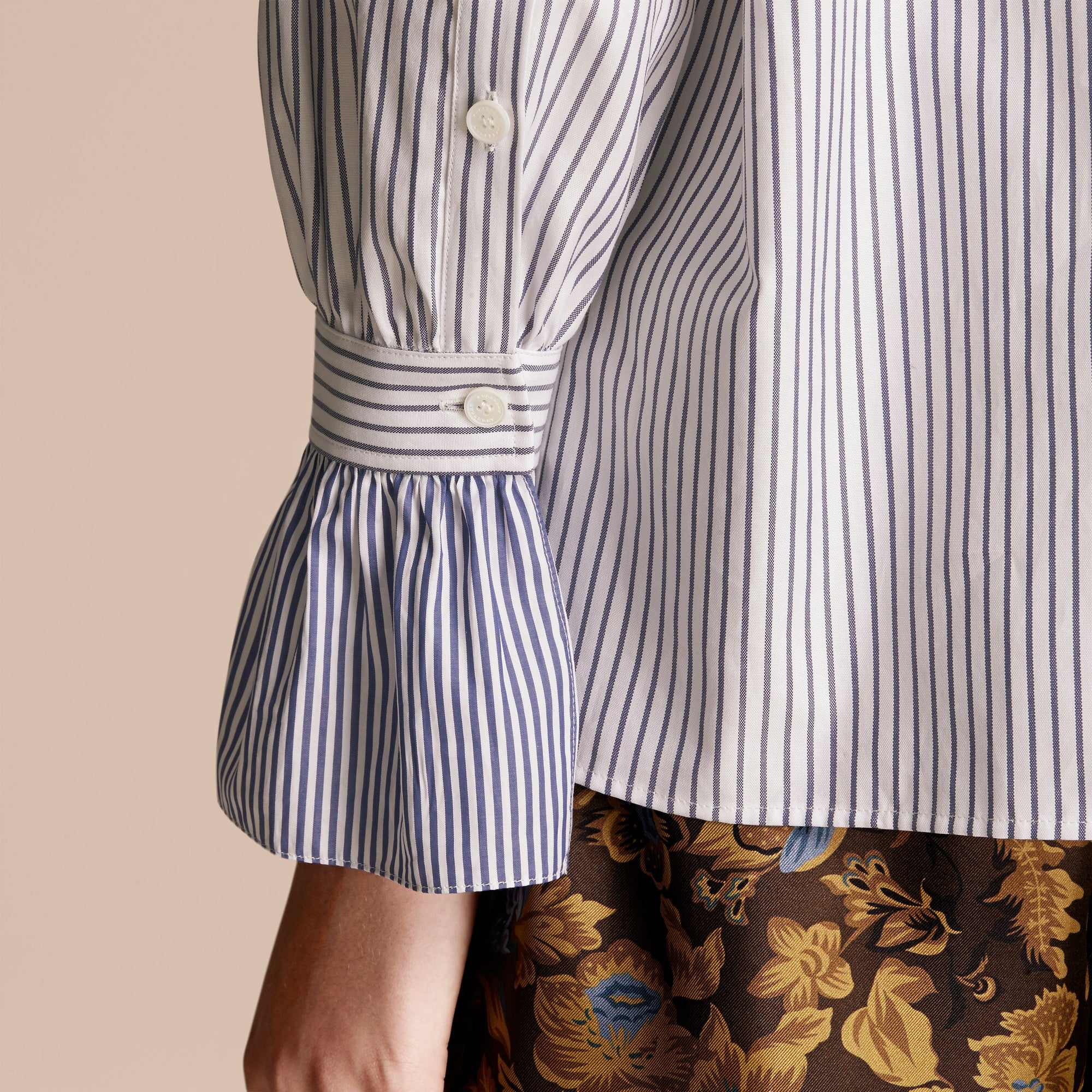 Chemise en coton à rayures fines avec volants - Navy